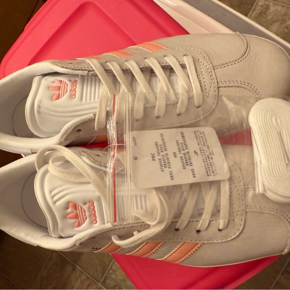 Adidas Gazelle women’s shoes - Picture 2 of 4